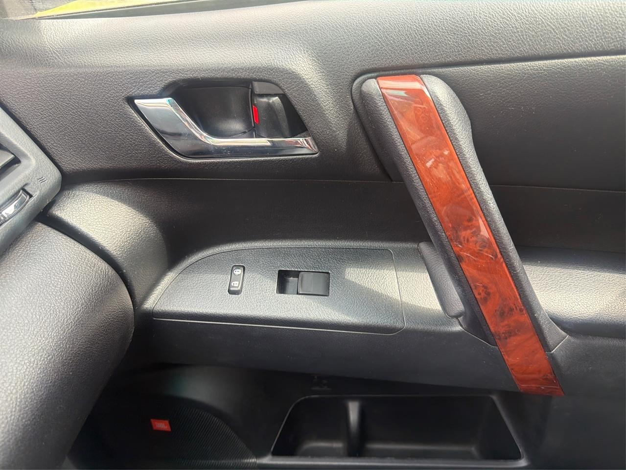 Toyota Highlander Limited 2WD 2013