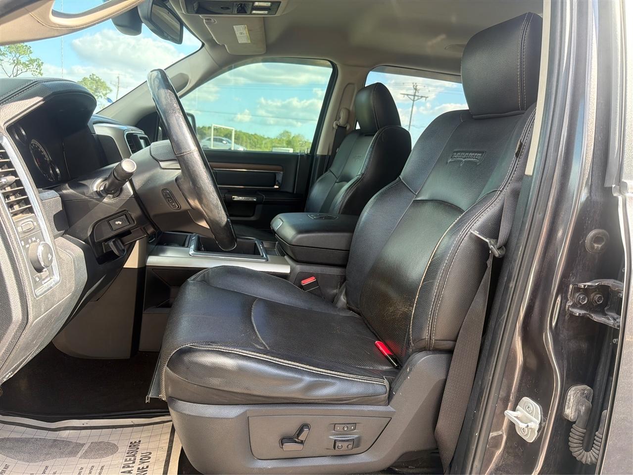 RAM 1500 Laramie Crew Cab SWB 4WD 2014