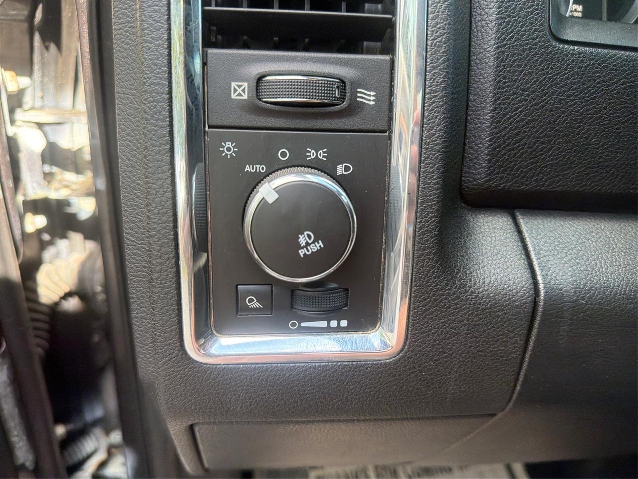 RAM 1500 Laramie Crew Cab SWB 4WD 2014