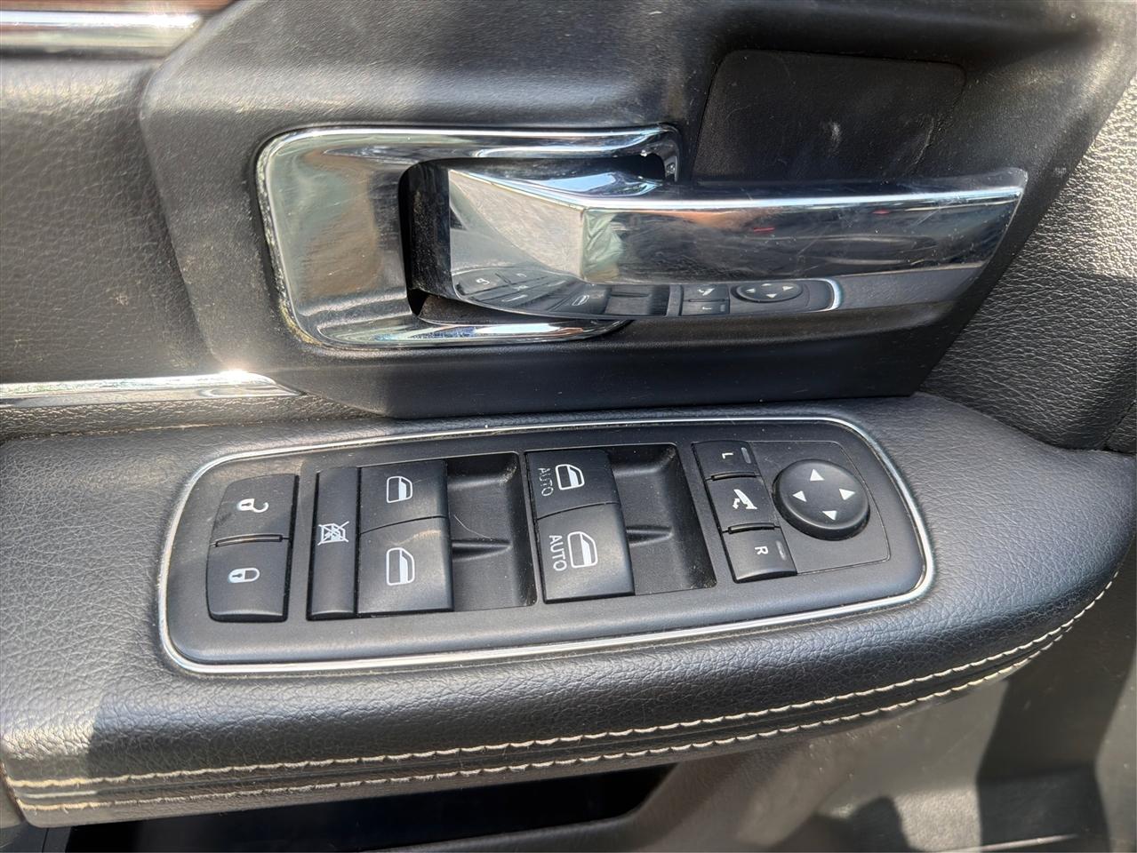 RAM 1500 Laramie Crew Cab SWB 4WD 2014