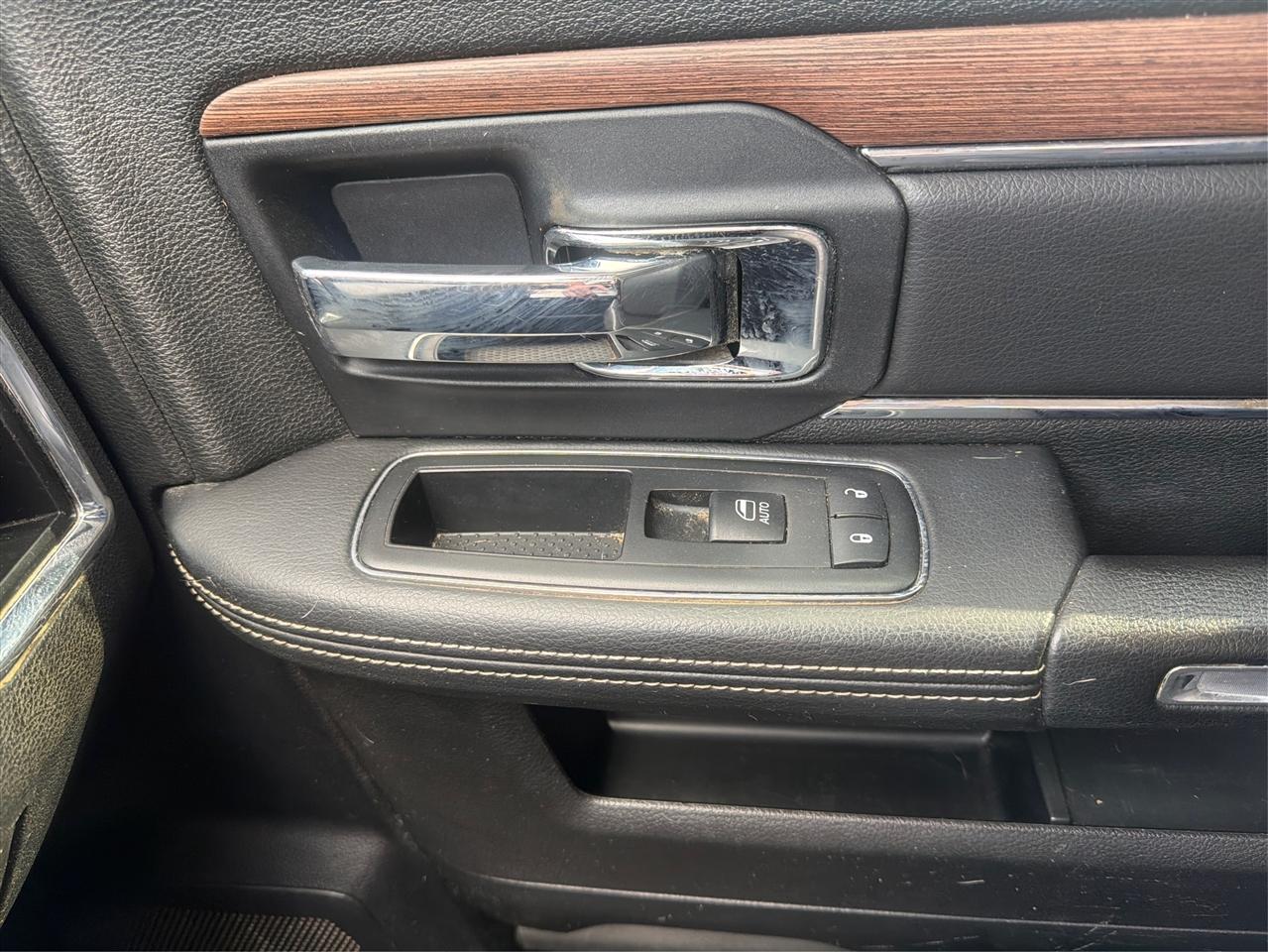 RAM 1500 Laramie Crew Cab SWB 4WD 2014