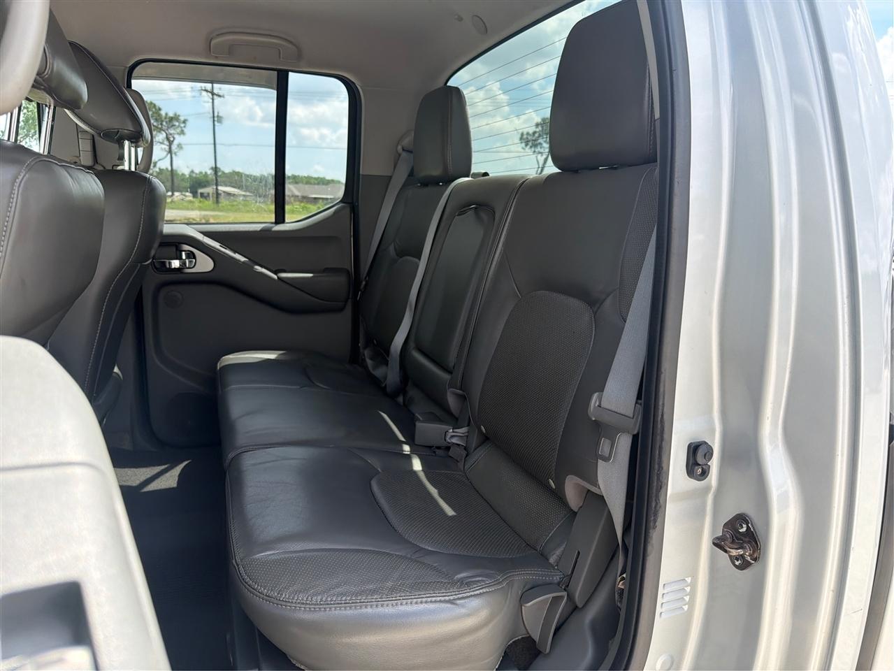 Nissan Frontier SL Crew Cab 2WD 2013