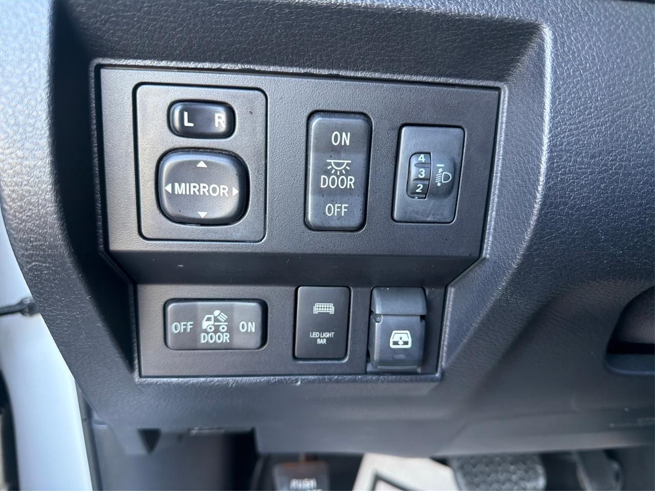 Toyota Tundra SR5 5.7L V8 FFV CrewMax 4WD 2016