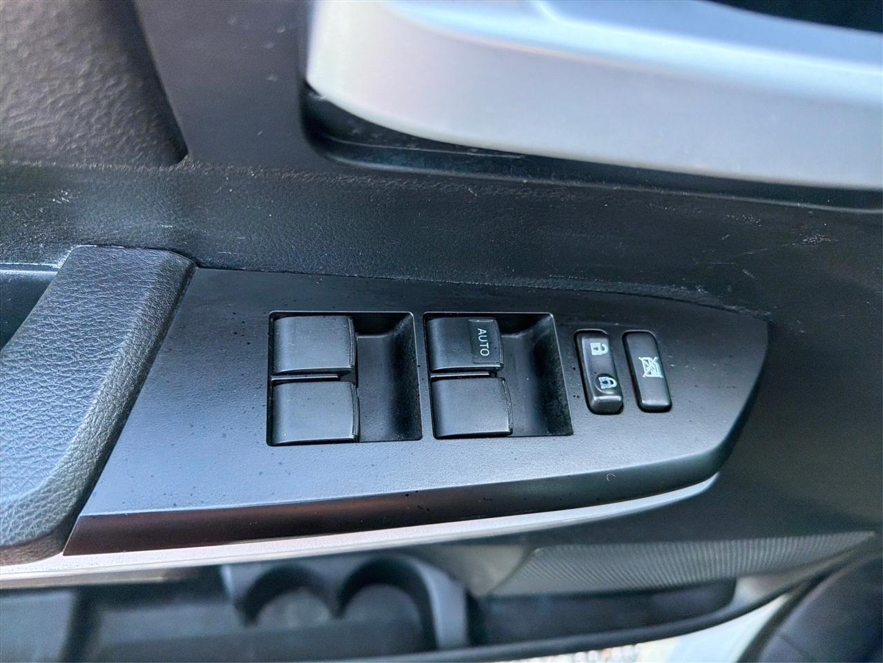 Toyota Tundra SR5 5.7L V8 FFV CrewMax 4WD 2016