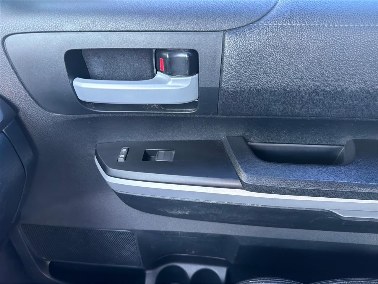 Toyota Tundra SR5 5.7L V8 FFV CrewMax 4WD 2016