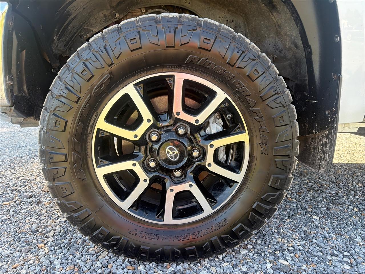 Toyota Tundra SR5 5.7L V8 FFV CrewMax 4WD 2016