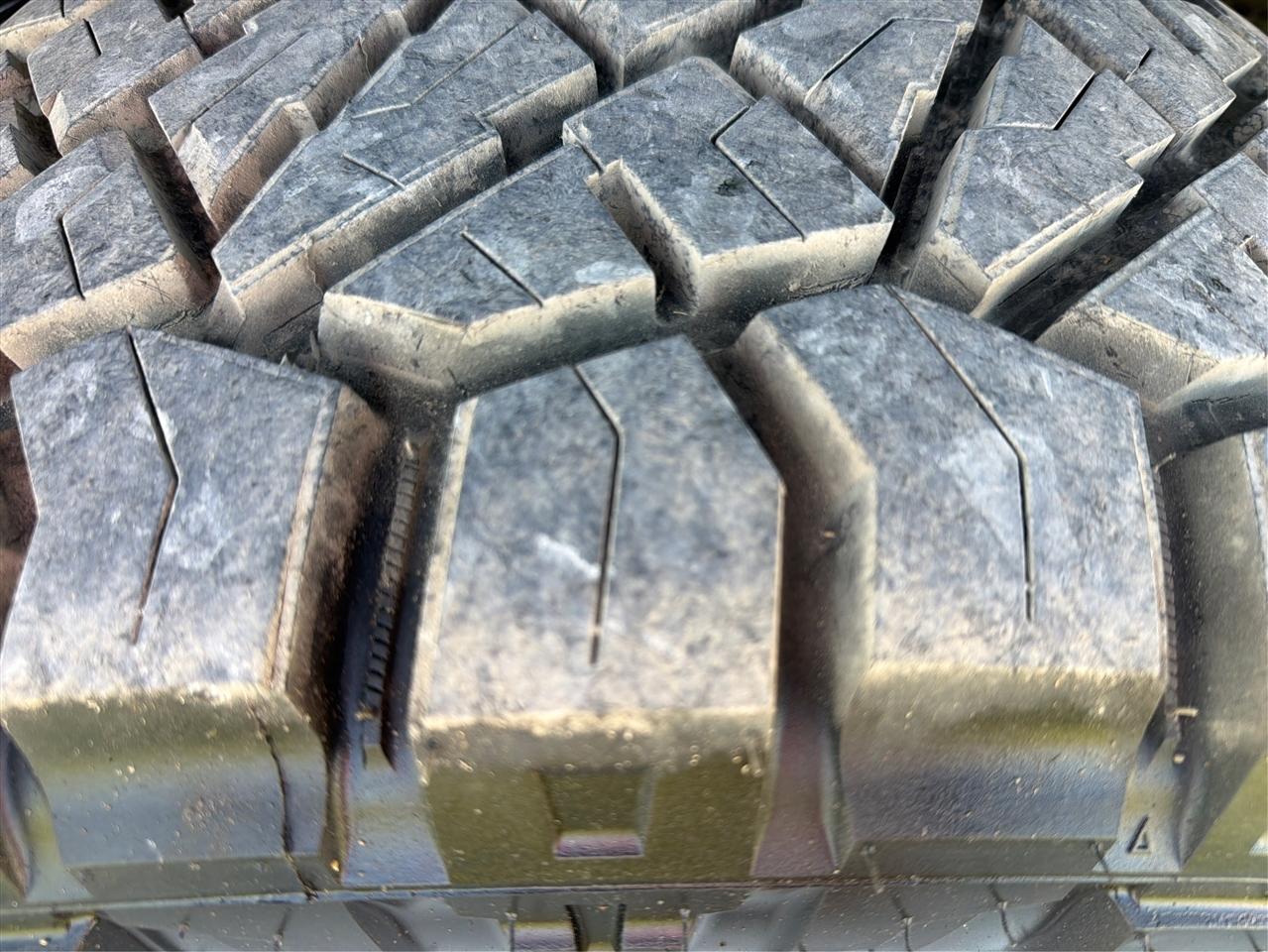 Toyota Tundra SR5 5.7L V8 FFV CrewMax 4WD 2016