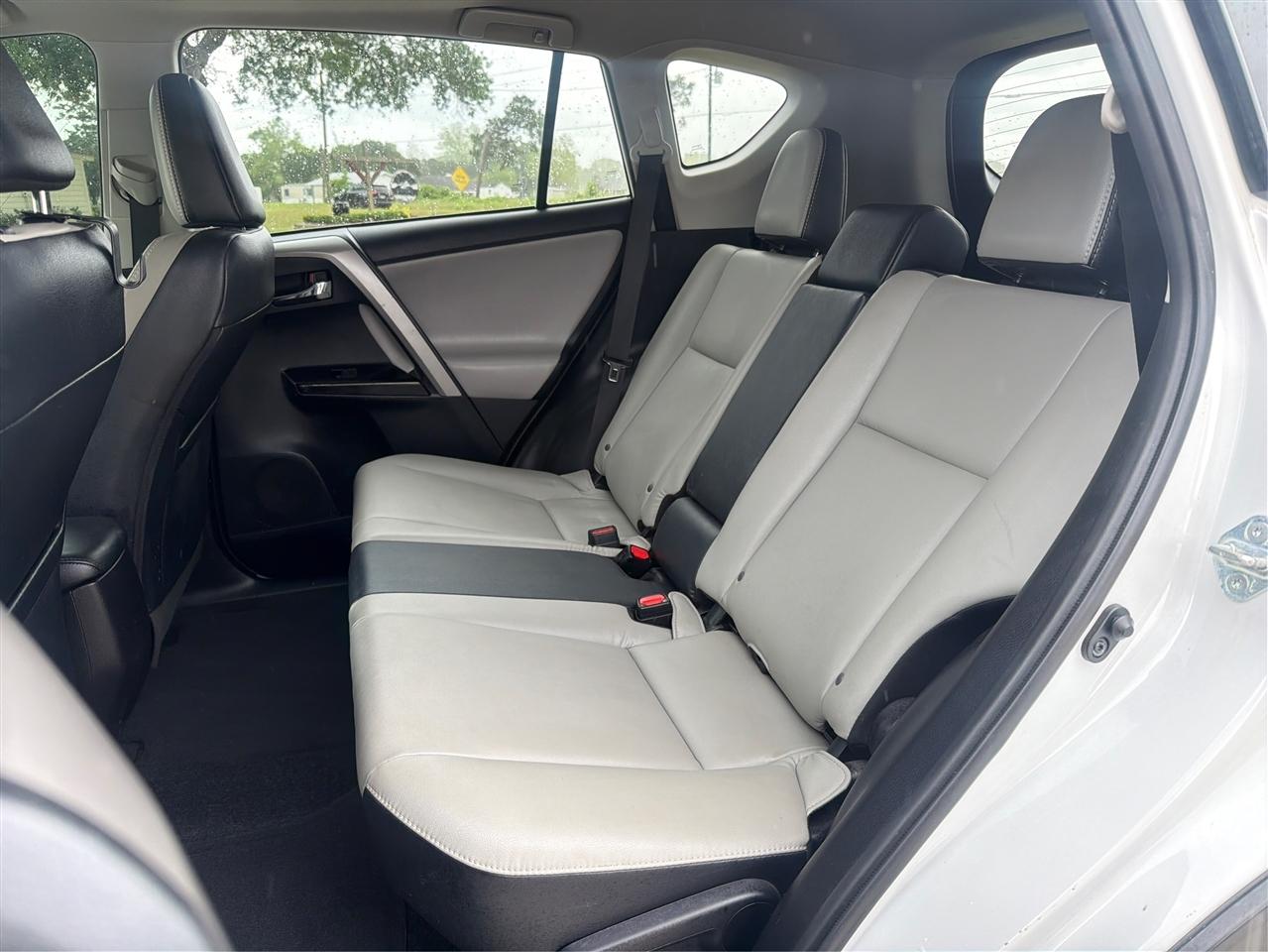 Toyota RAV4 Limited FWD 2017