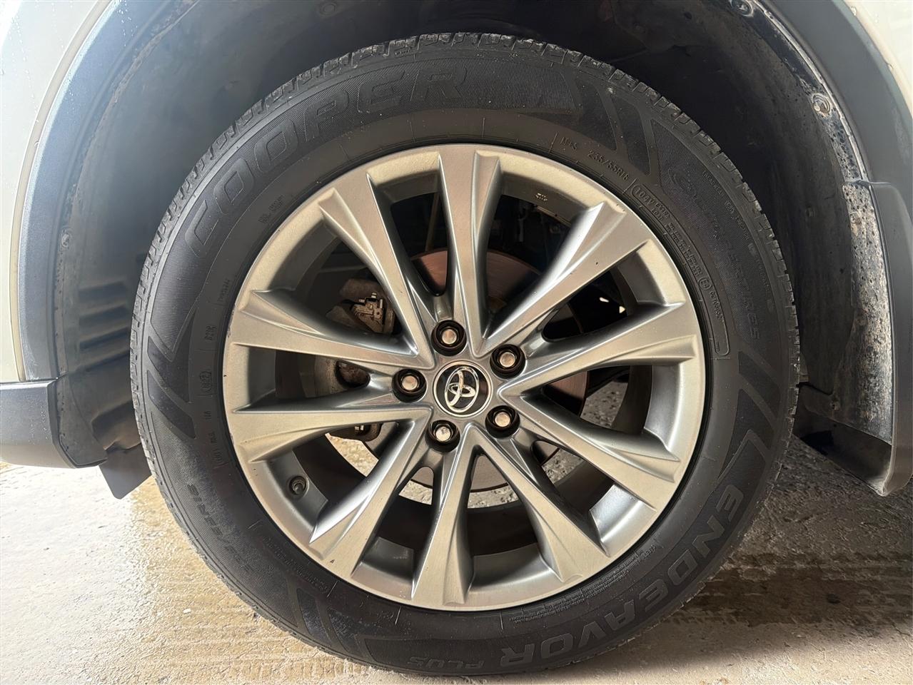 Toyota RAV4 Limited FWD 2017