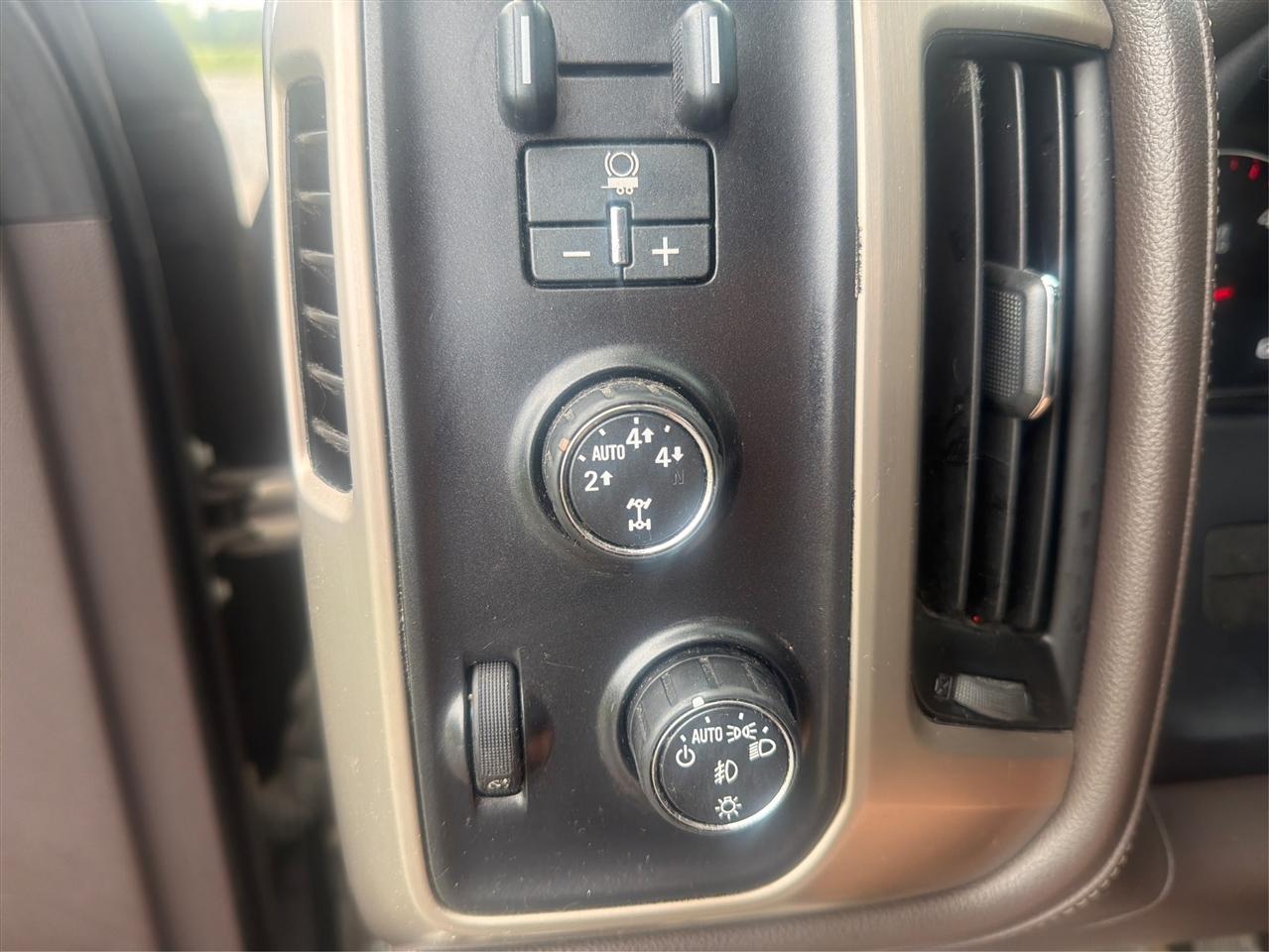 GMC Sierra 1500 Denali Crew Cab Short Box 4WD 2015