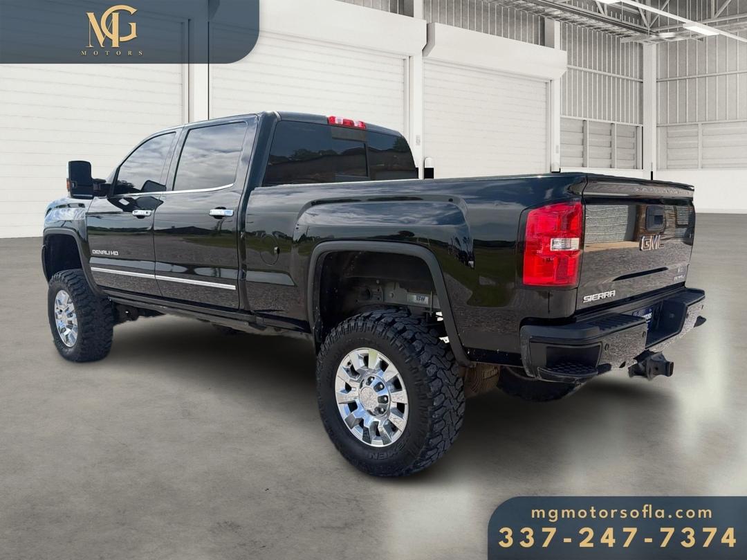 GMC Sierra 2500HD Denali Crew Cab 4WD 2019