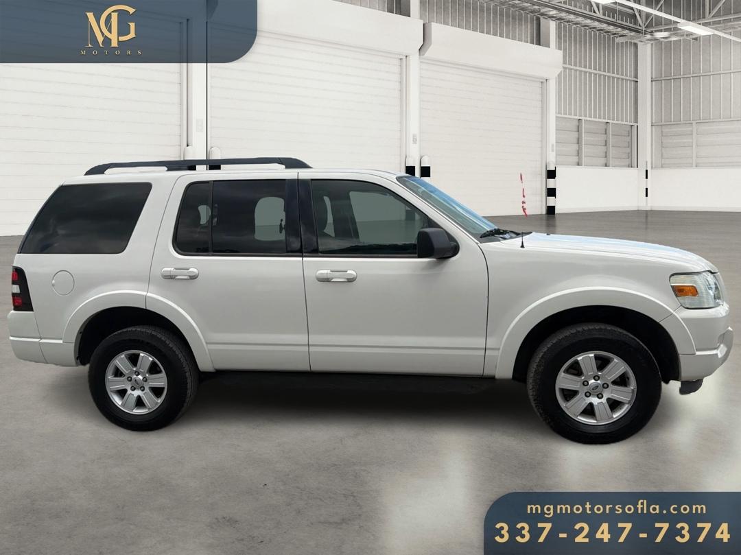 Ford Explorer XLT 4.0L 2WD 2010