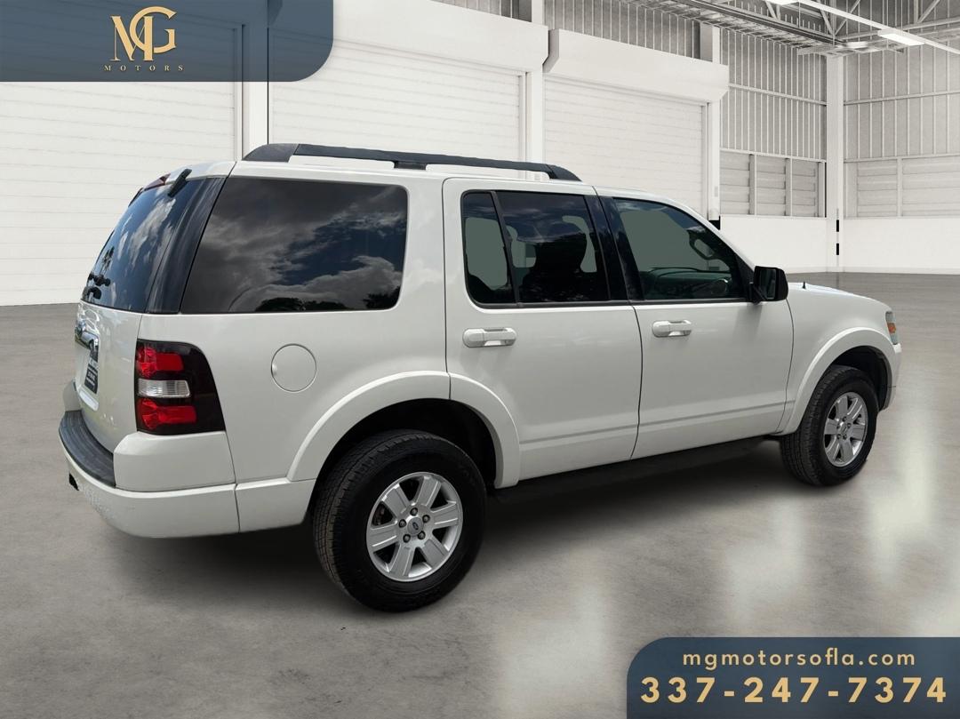 Ford Explorer XLT 4.0L 2WD 2010