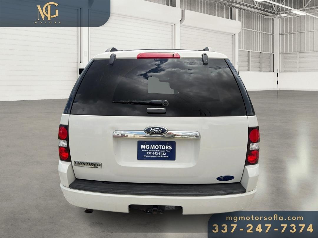 Ford Explorer XLT 4.0L 2WD 2010