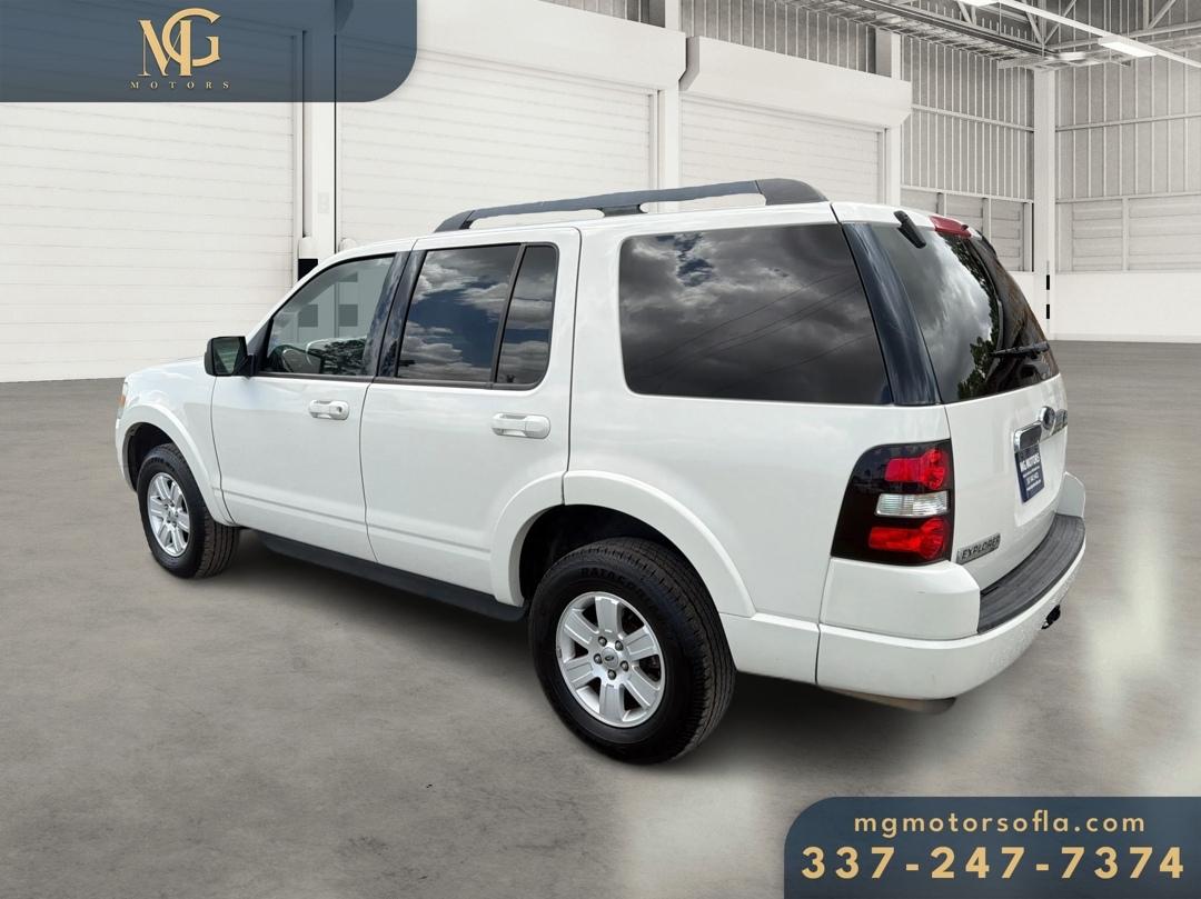Ford Explorer XLT 4.0L 2WD 2010