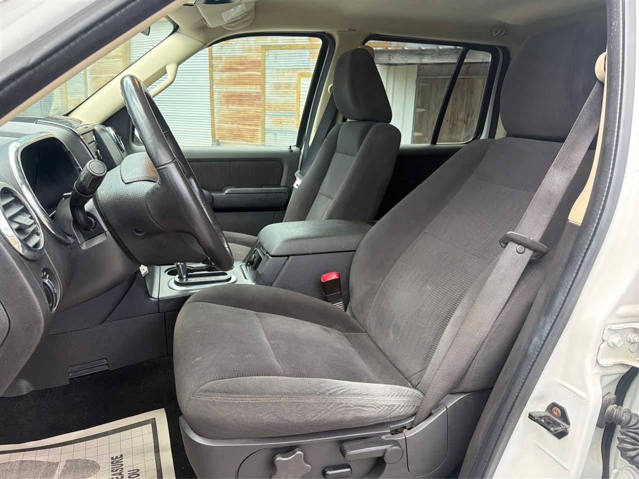 Ford Explorer XLT 4.0L 2WD 2010