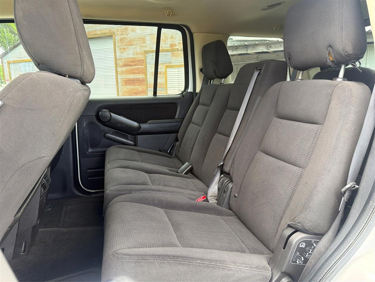 Ford Explorer XLT 4.0L 2WD 2010