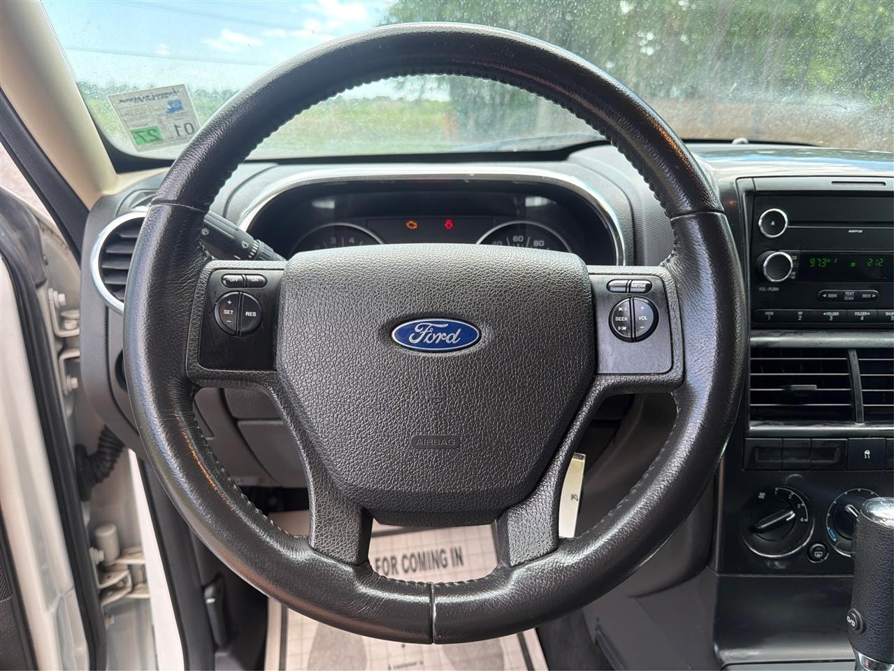 Ford Explorer XLT 4.0L 2WD 2010