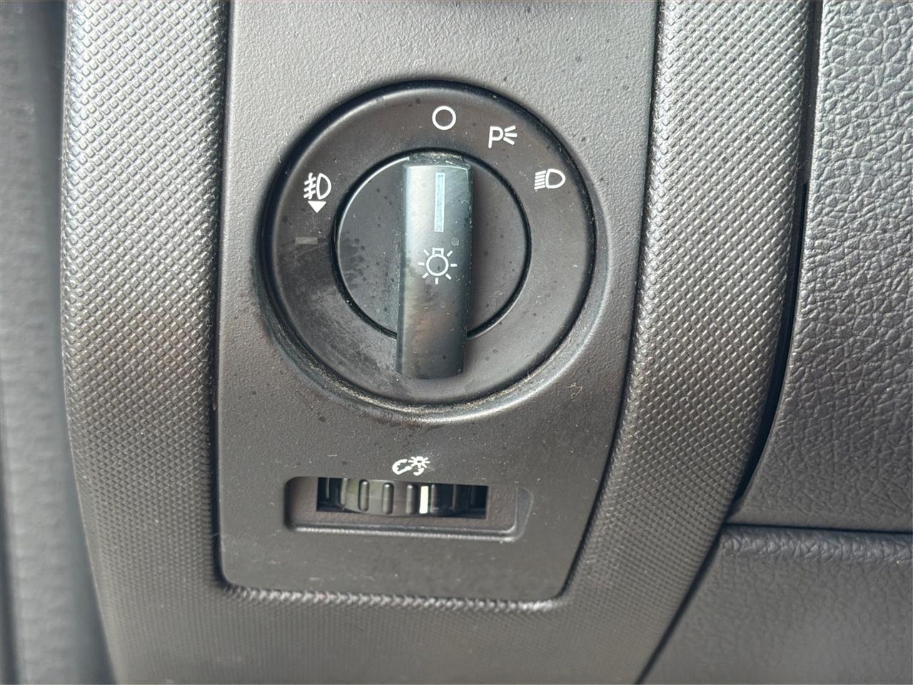 Ford Explorer XLT 4.0L 2WD 2010