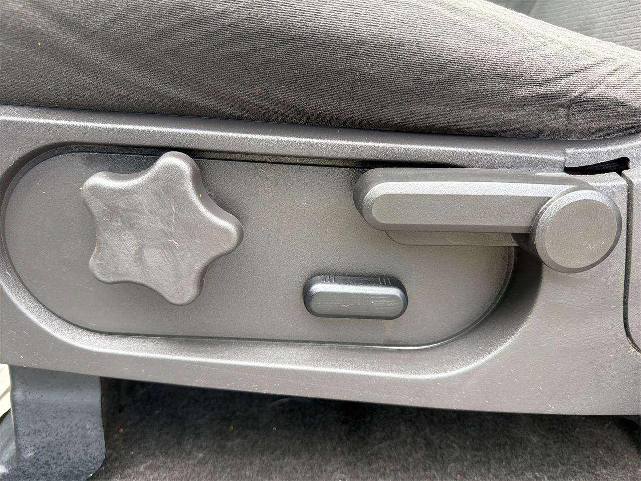 Ford Explorer XLT 4.0L 2WD 2010