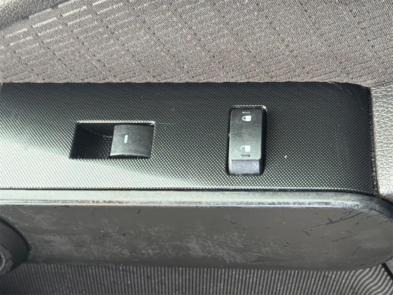 Ford Explorer XLT 4.0L 2WD 2010