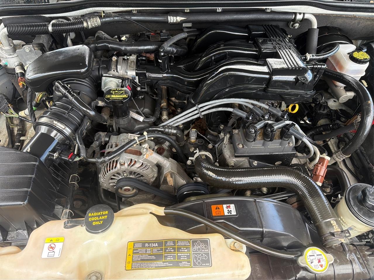 Ford Explorer XLT 4.0L 2WD 2010