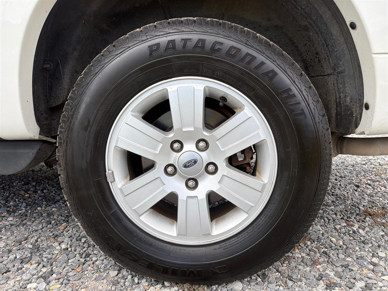 Ford Explorer XLT 4.0L 2WD 2010