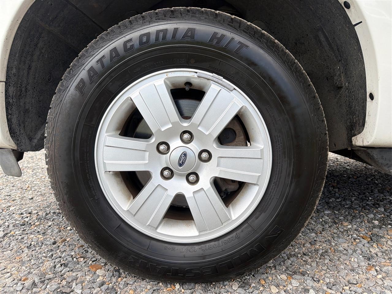 Ford Explorer XLT 4.0L 2WD 2010