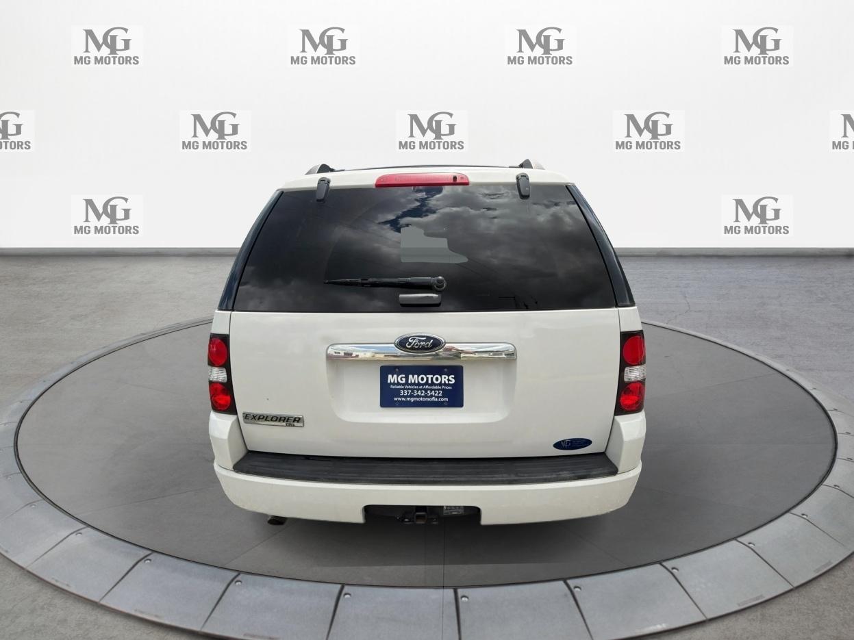 Ford Explorer XLT 4.0L 2WD 2010