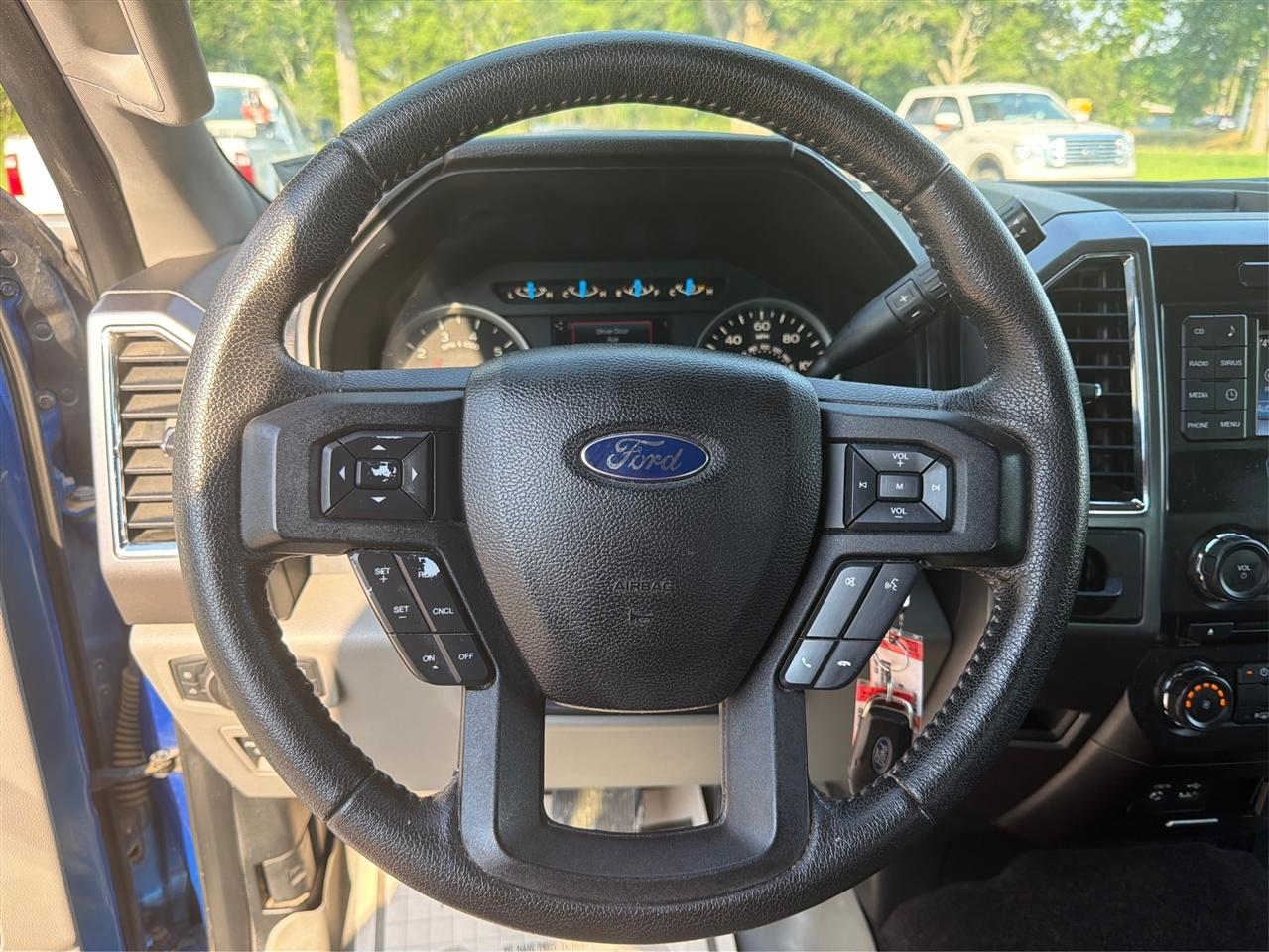 Ford F-150 2WD SuperCrew 145" XLT 2015