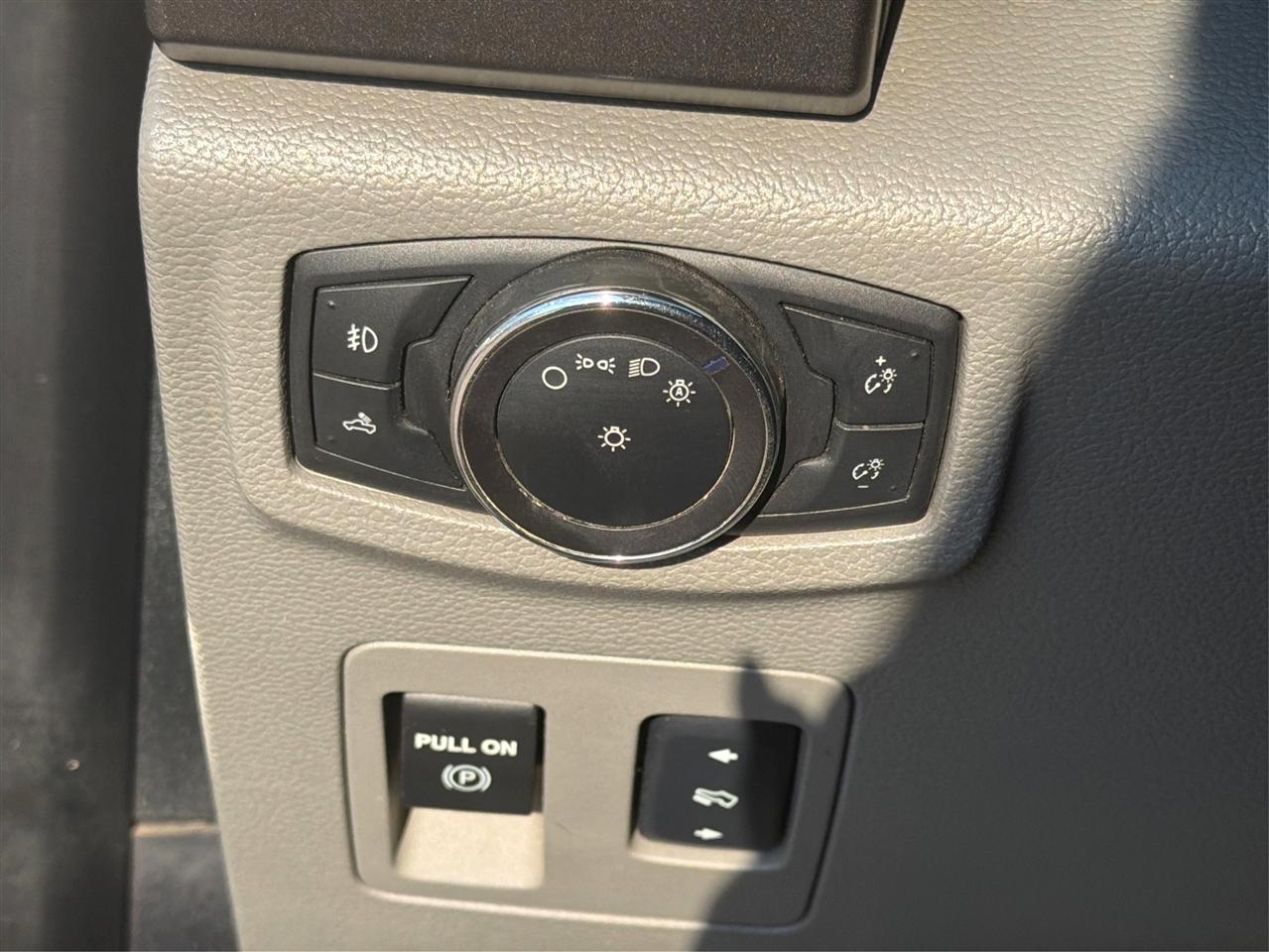 Ford F-150 2WD SuperCrew 145" XLT 2015