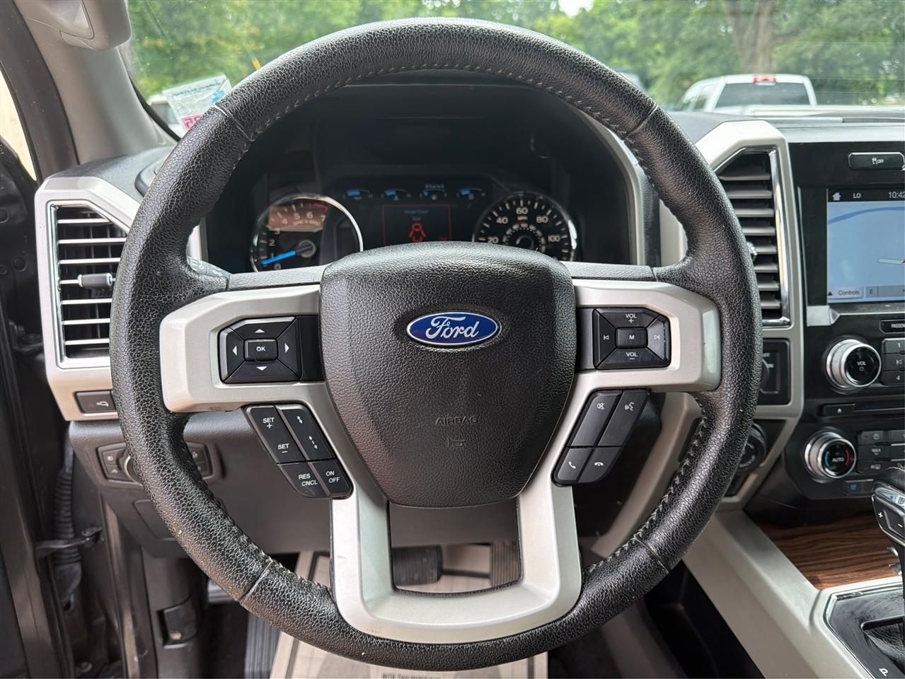 Ford F-150 2WD SuperCrew 145" Lariat 2016
