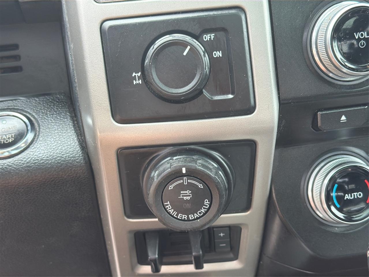Ford F-150 2WD SuperCrew 145" Lariat 2016