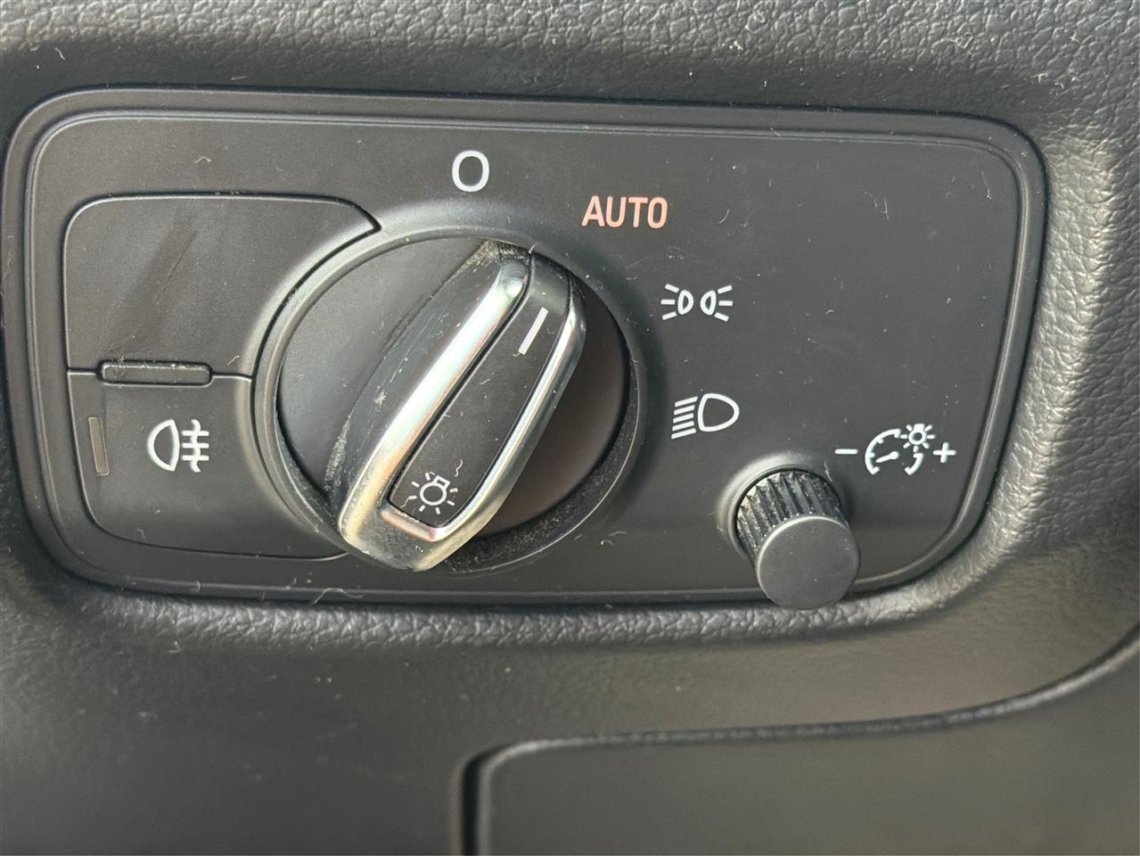Audi A3 4dr Sdn FWD 1.8T Premium Plus 2015