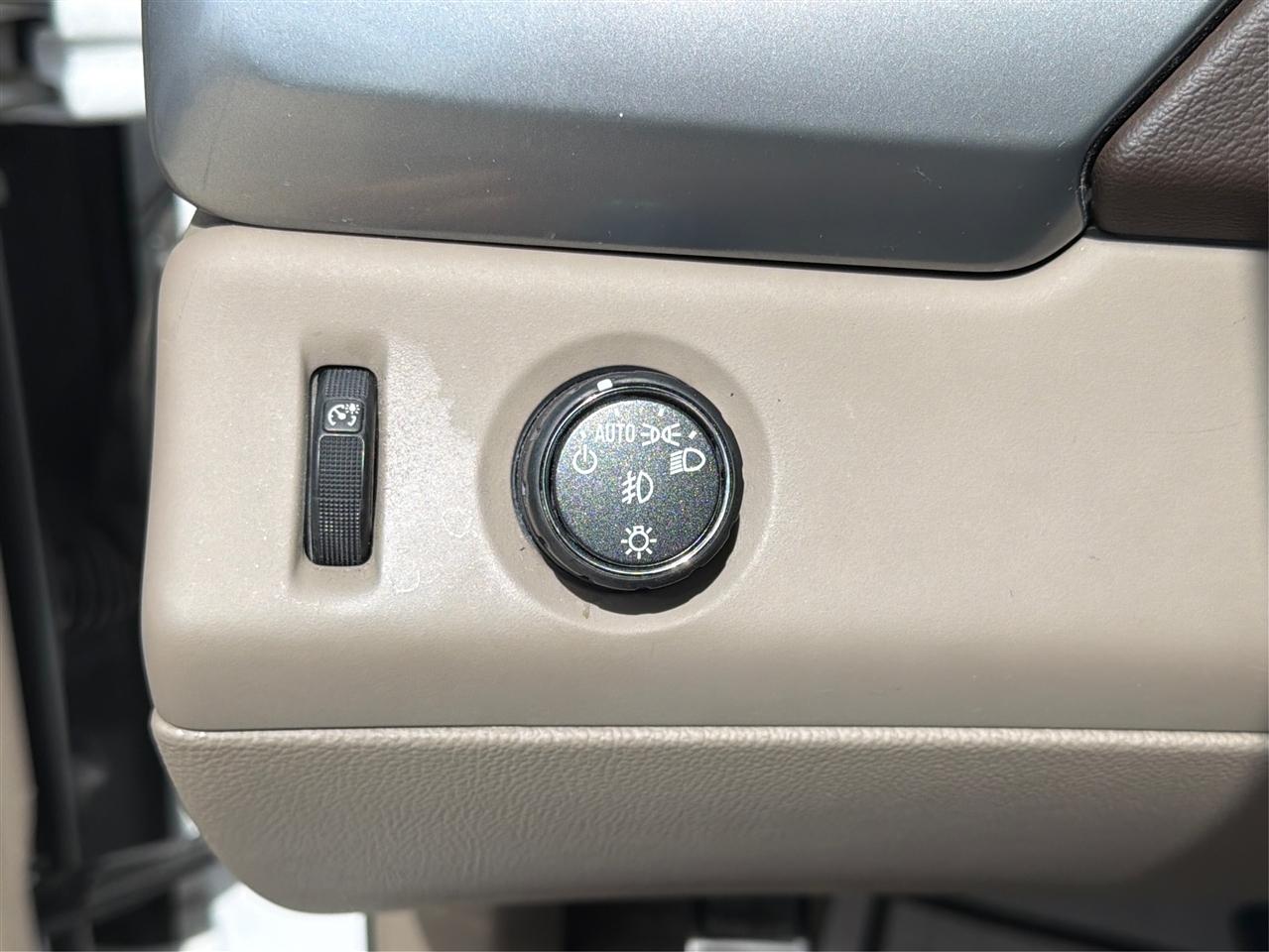 Chevrolet Suburban 2WD 4dr LTZ 2015