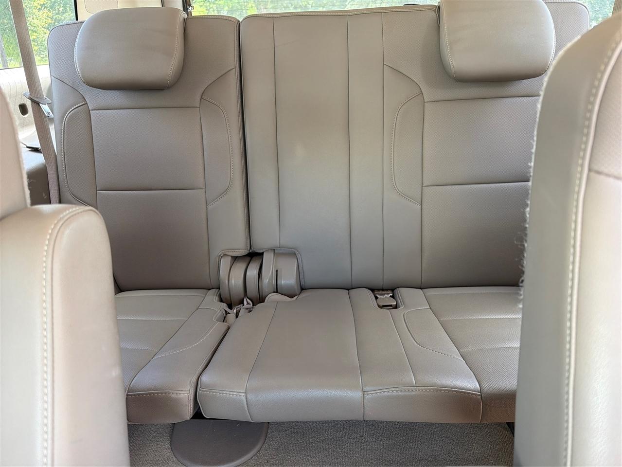 Chevrolet Suburban 2WD 4dr LTZ 2015