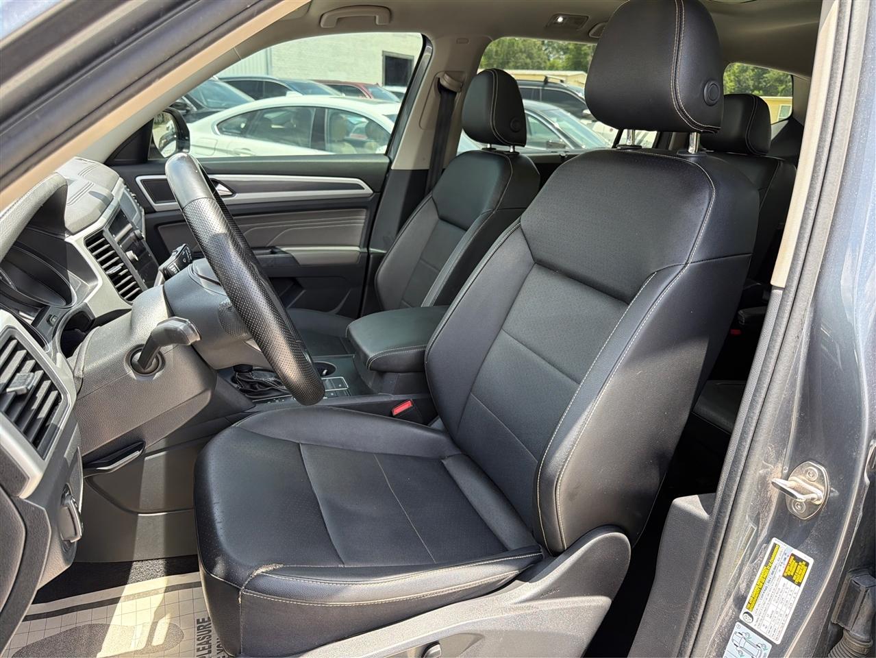 Volkswagen Atlas 3.6L V6 SE w/Technology R-Line FWD 2021