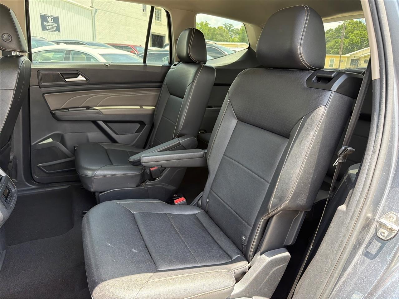 Volkswagen Atlas 3.6L V6 SE w/Technology R-Line FWD 2021