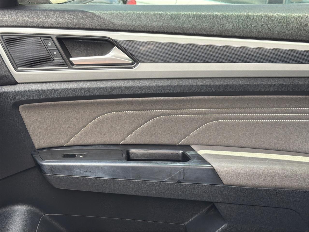 Volkswagen Atlas 3.6L V6 SE w/Technology R-Line FWD 2021