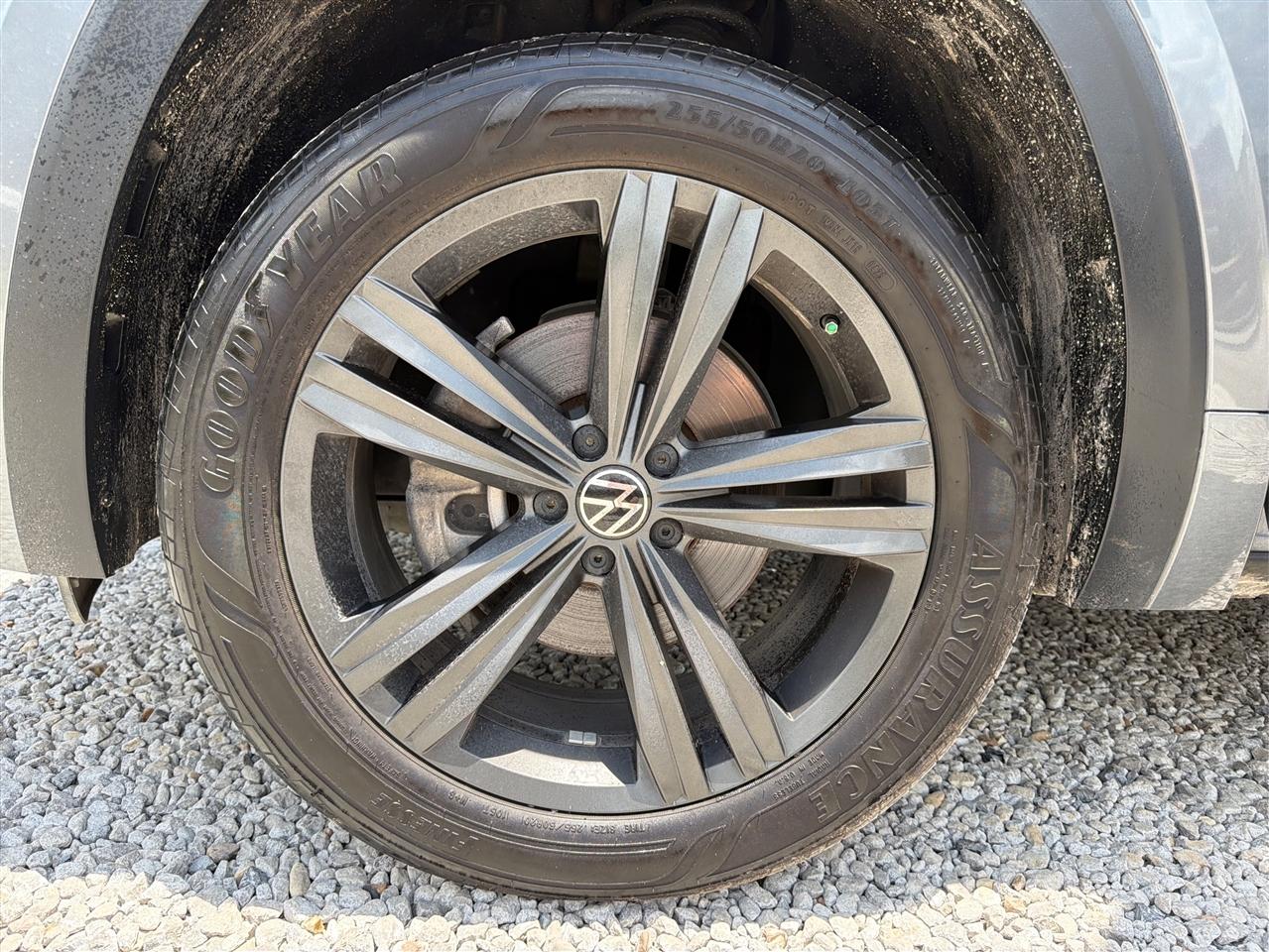 Volkswagen Atlas 3.6L V6 SE w/Technology R-Line FWD 2021