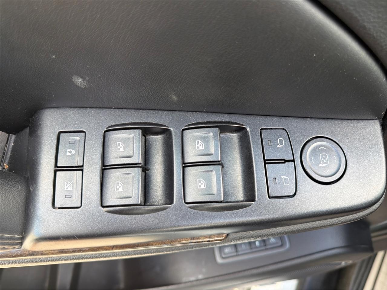 Chevrolet Suburban 2WD 4dr LT 2015