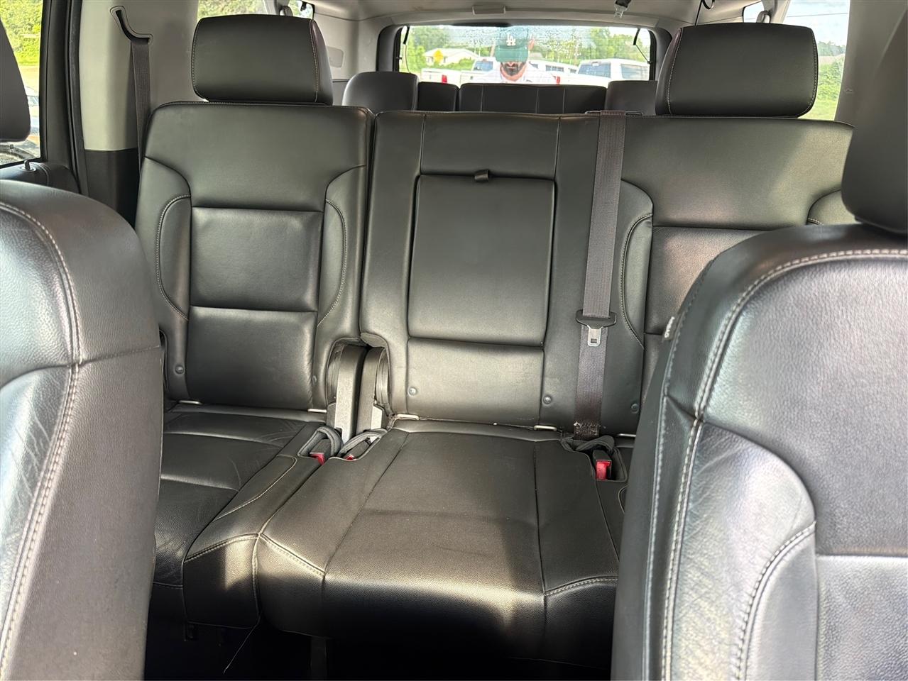 Chevrolet Suburban 2WD 4dr LT 2015