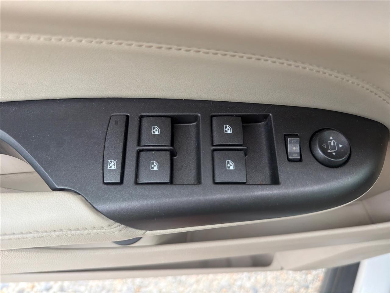 Cadillac SRX FWD 4dr Premium Collection 2012