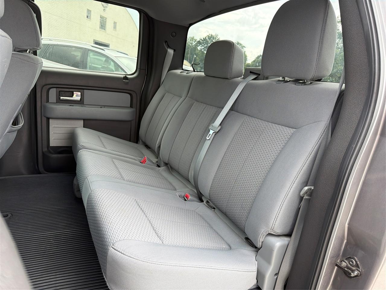 Ford F-150 2WD SuperCrew 145" XLT 2012