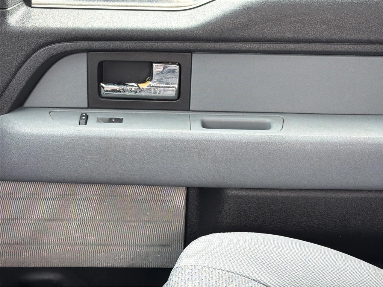 Ford F-150 2WD SuperCrew 145" XLT 2012