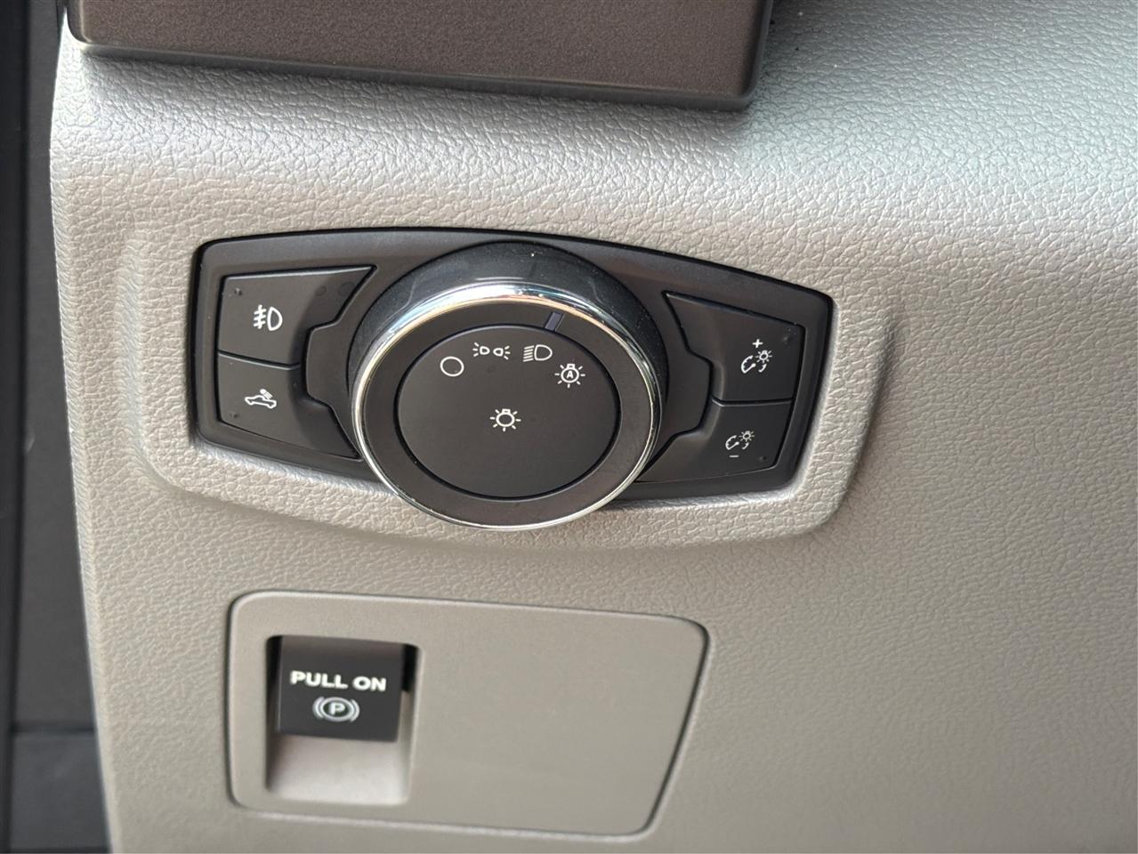 Ford F-150 XLT 2WD SuperCrew 5.5' Box 2017