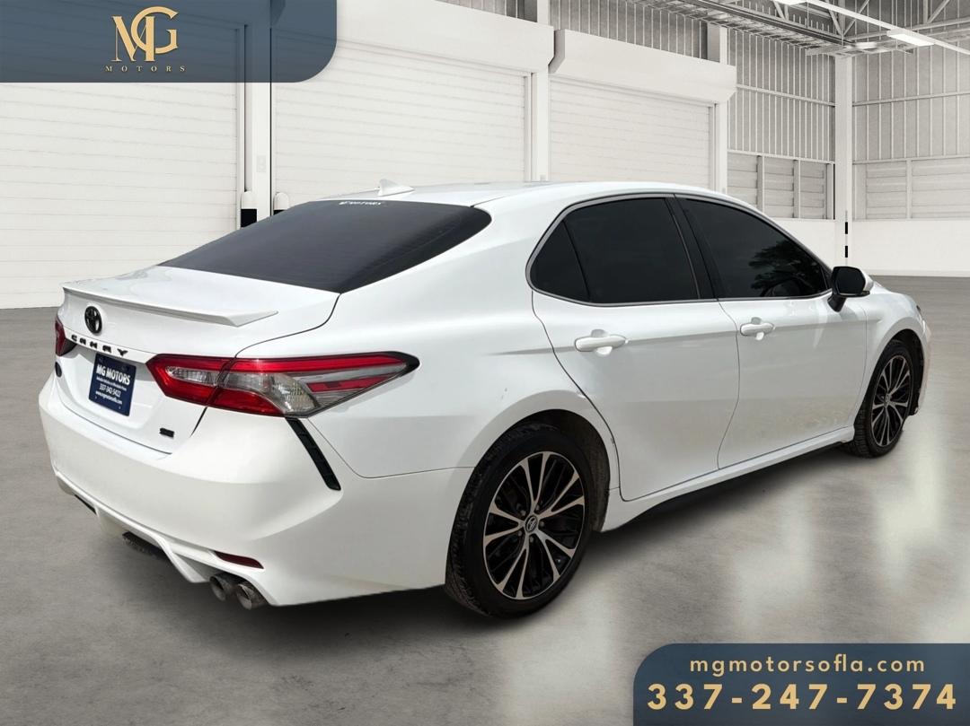 Toyota Camry SE 2019