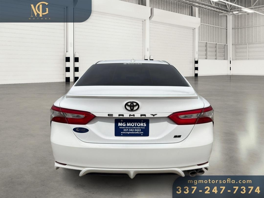Toyota Camry SE 2019