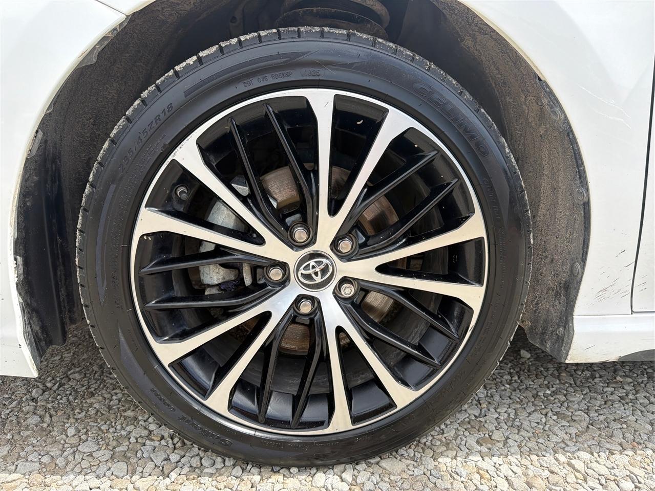 Toyota Camry SE 2019