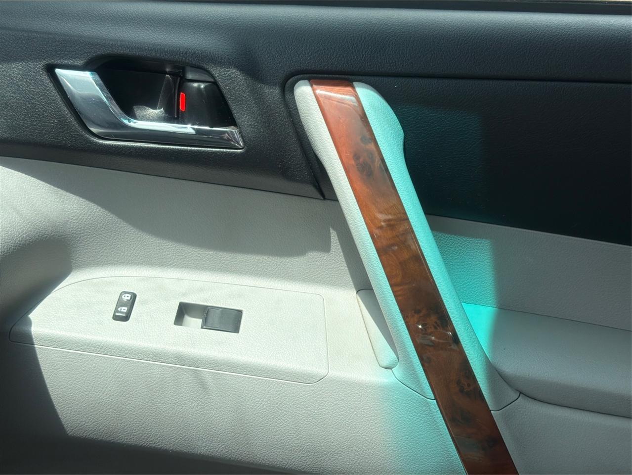 Toyota Highlander  2012